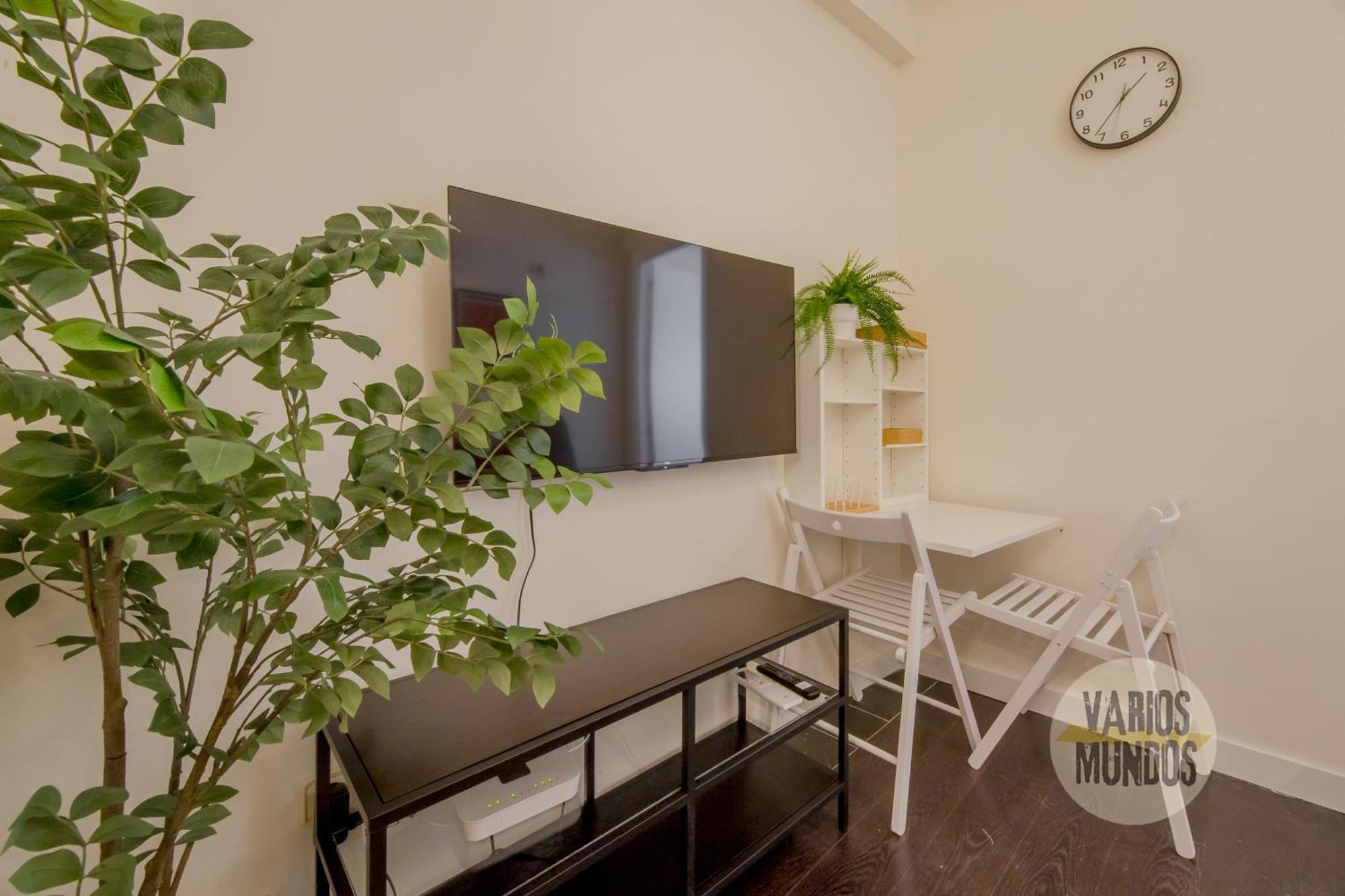 Tiny Apt Para 3Pax En La Plaza De Chueca Madrid Exterior photo